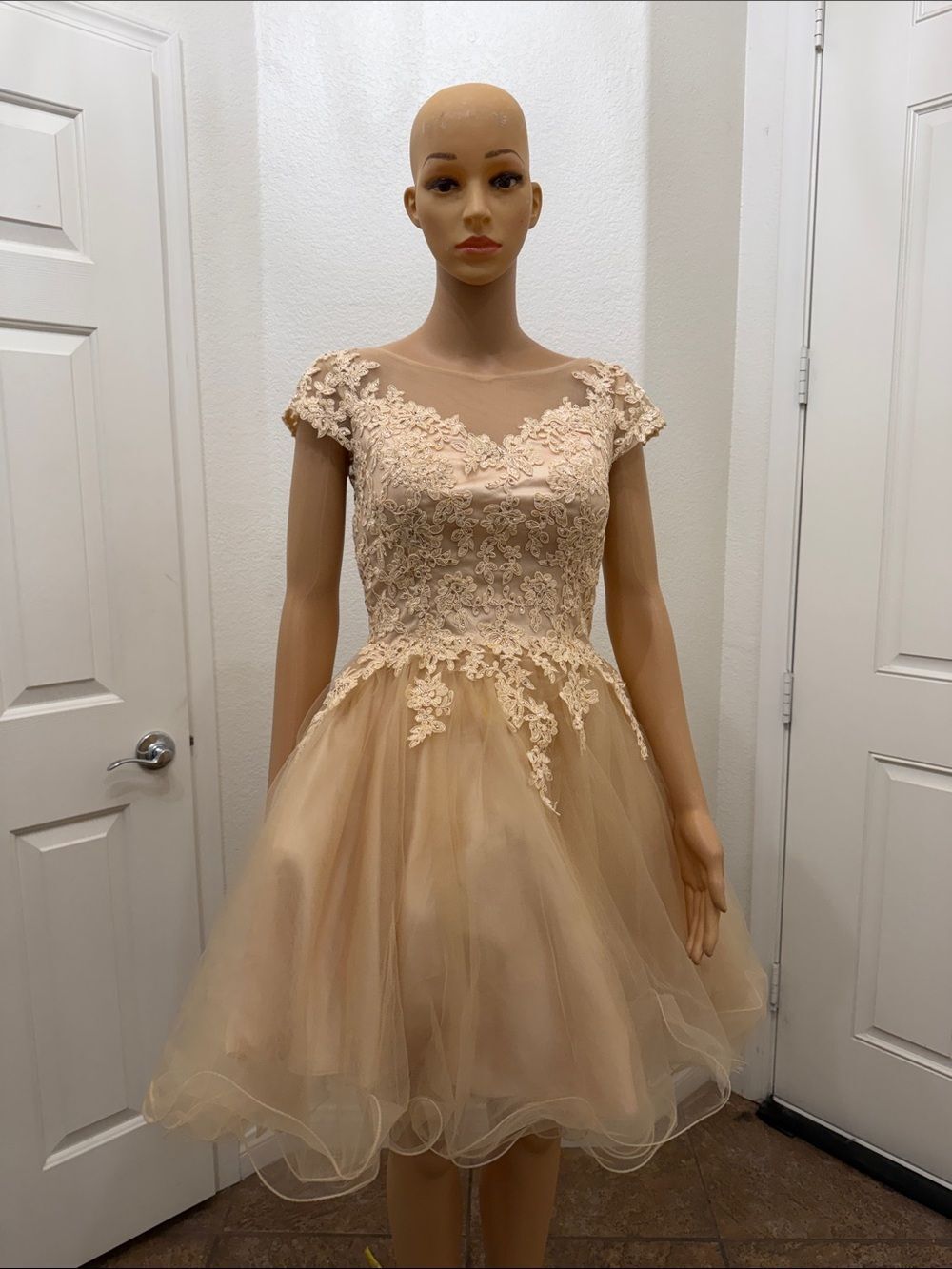 Lets Elegant Champagne Cream Lace Appliqué Rhinestone Voluminou Tulle Prom Dress
